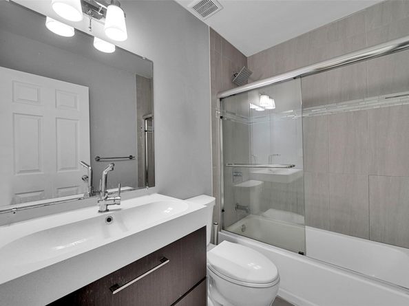 8785 NW 6th St, Coral Springs FL 33071