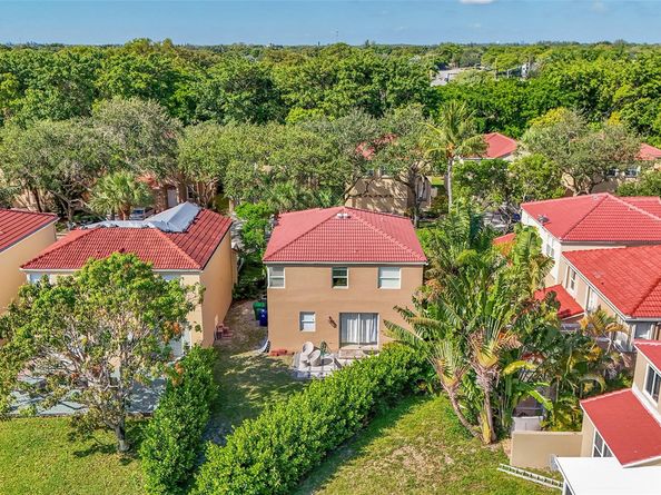 8785 NW 6th St, Coral Springs FL 33071