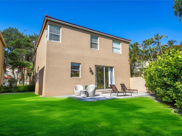 8785 NW 6th St, Coral Springs FL 33071