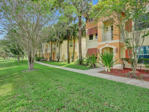 3915 Passion Flower Rd 3915, Coconut Creek FL 33073