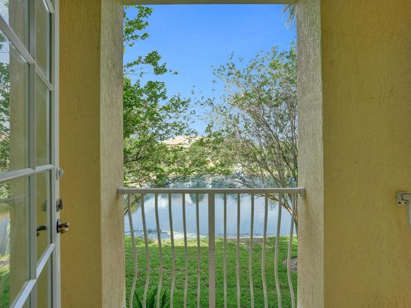 3915 Passion Flower Rd 3915, Coconut Creek FL 33073