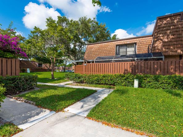 2205 22nd Lane, Greenacres FL 33463