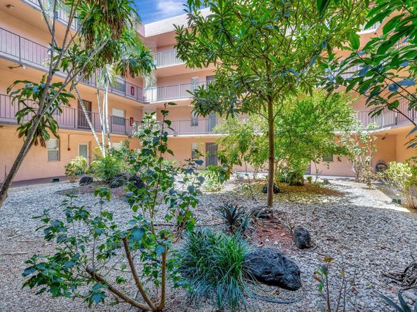 2841 Somerset Dr 318, Lauderdale Lakes FL 33311