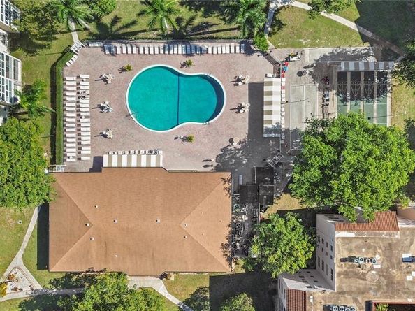 2841 Somerset Dr 318, Lauderdale Lakes FL 33311
