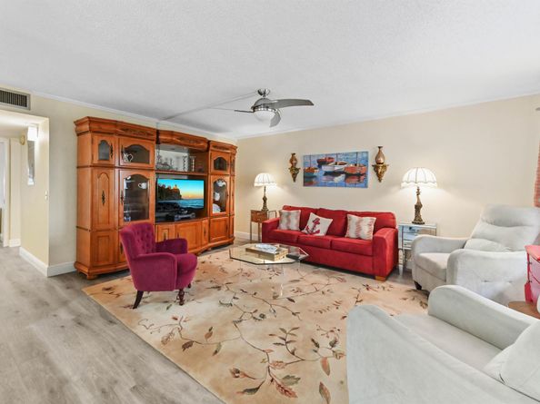 196 Burgundy E, Delray Beach FL 33484