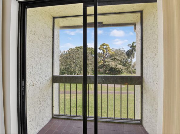 5055 Oak Hill Lane 222, Delray Beach FL 33484
