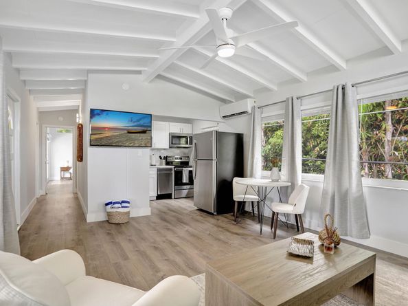 305 Hibiscus Ave, Pompano Beach FL 33062