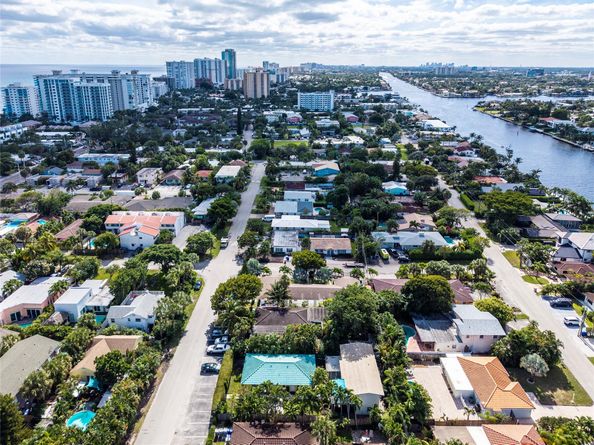 305 Hibiscus Ave, Pompano Beach FL 33062