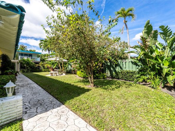 305 Hibiscus Ave, Pompano Beach FL 33062