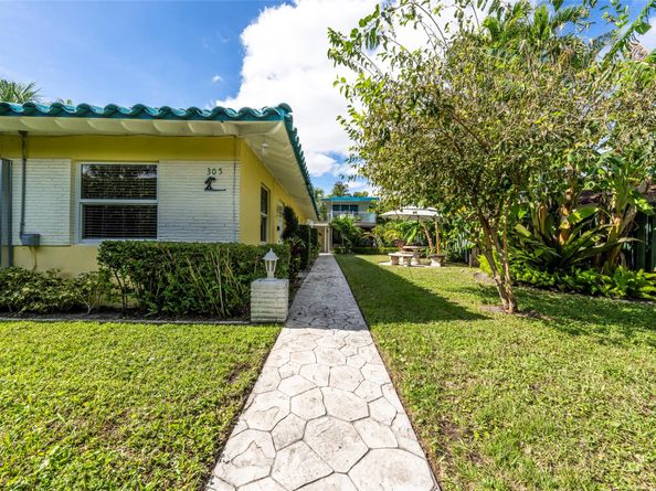 305 Hibiscus Ave, Pompano Beach FL 33062