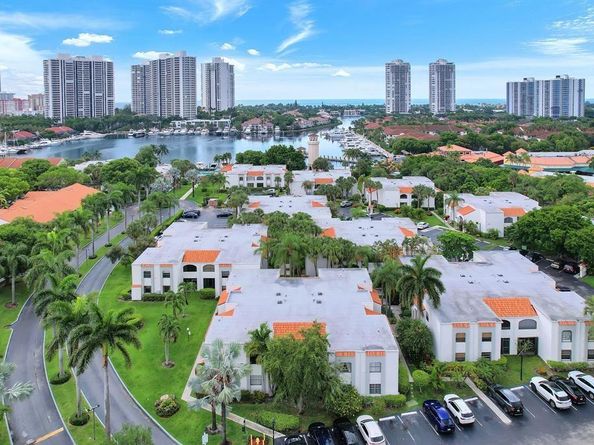 3571 Magellan Cir 3434, Aventura FL 33180