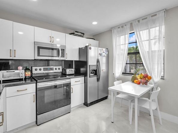 3571 Magellan Cir 3434, Aventura FL 33180