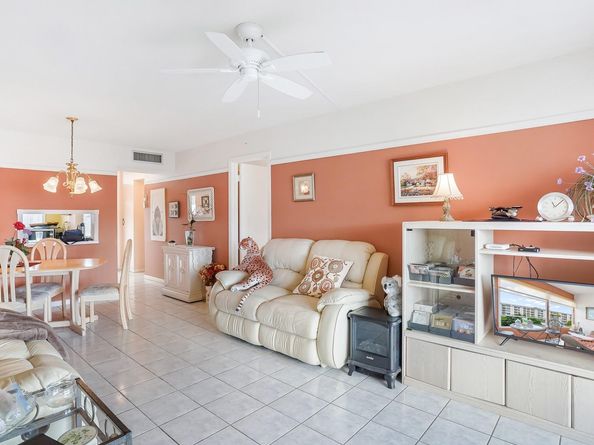 2881 NW 47th Ter 406, Lauderdale Lakes FL 33313