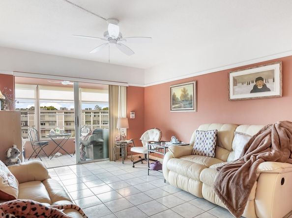 2881 NW 47th Ter 406, Lauderdale Lakes FL 33313