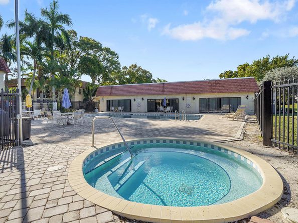 136 S Cypress Road 326, Pompano Beach FL 33060