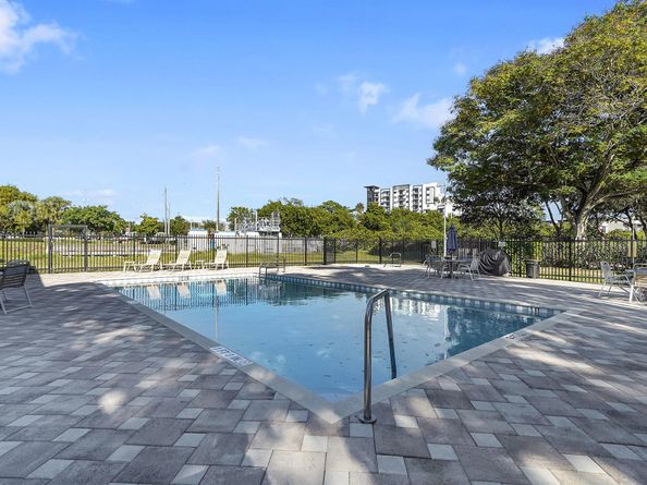 136 S Cypress Road 326, Pompano Beach FL 33060