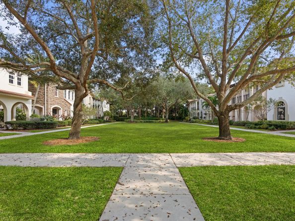 30 Stoney Drive, Palm Beach Gardens FL 33410