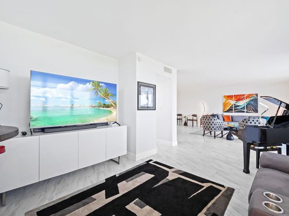 3505 Oaks Way 506, Pompano Beach FL 33069