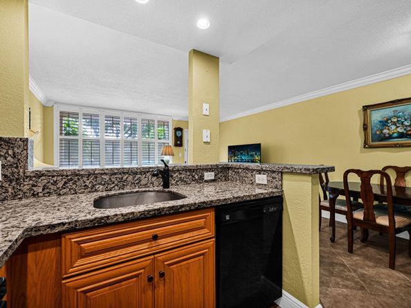 9121 Sunrise Lakes Blvd 106, Sunrise FL 33322