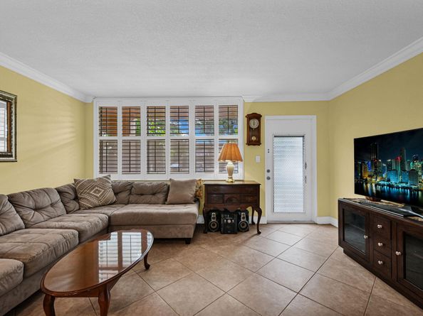 9121 Sunrise Lakes Blvd 106, Sunrise FL 33322