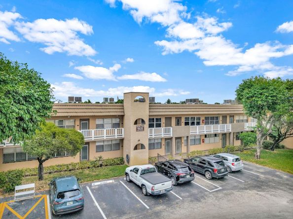 9121 Sunrise Lakes Blvd 106, Sunrise FL 33322