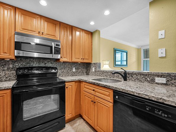 9121 Sunrise Lakes Blvd 106, Sunrise FL 33322