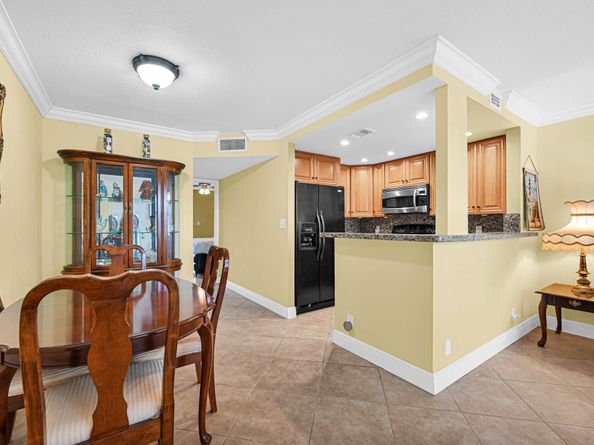 9121 Sunrise Lakes Blvd 106, Sunrise FL 33322