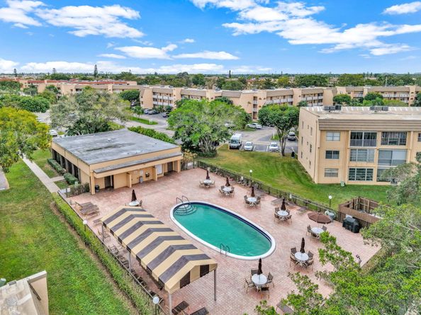 9121 Sunrise Lakes Blvd 106, Sunrise FL 33322