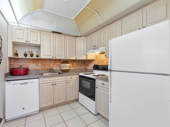 157 Flanders D, Delray Beach FL 33484
