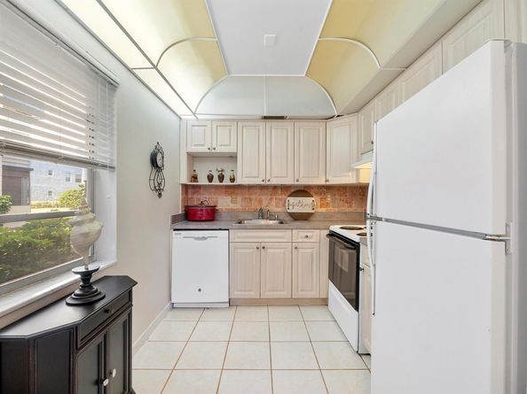 157 Flanders D, Delray Beach FL 33484