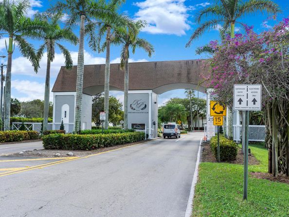 157 Flanders D, Delray Beach FL 33484