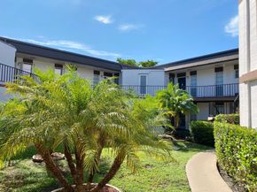 7 Greenway N 211, Royal Palm Beach FL 33411