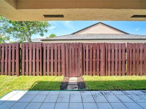 9364 Chelsea Dr N, Plantation FL 33324