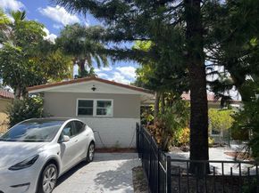 1042 Tyler St, Hollywood FL 33019