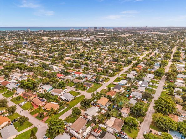 3201 NE 14th Ave, Pompano Beach FL 33064