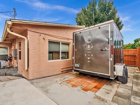 3201 NE 14th Ave, Pompano Beach FL 33064