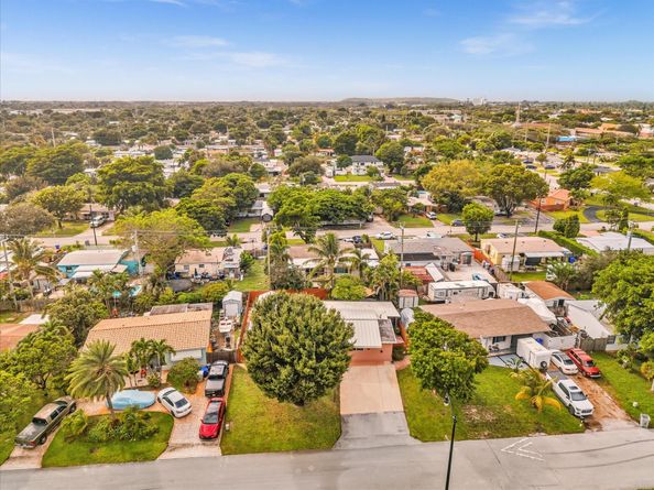 3201 NE 14th Ave, Pompano Beach FL 33064