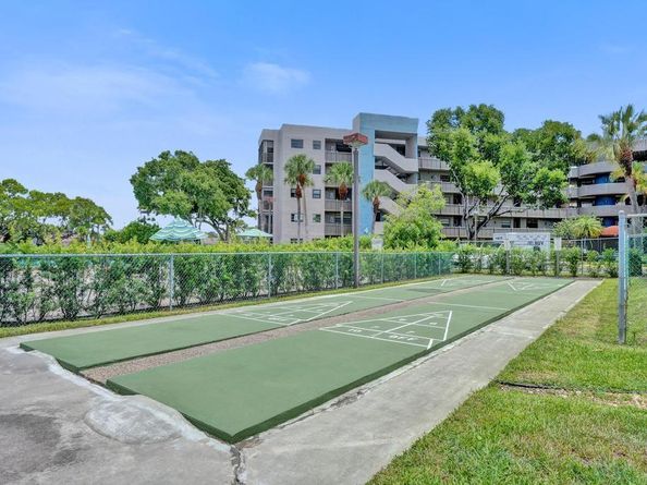 900 Colony Point Cir 221, Pembroke Pines FL 33026