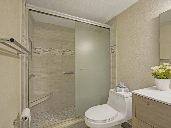 900 Colony Point Cir 221, Pembroke Pines FL 33026