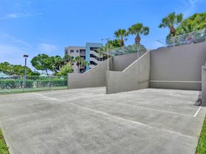 900 Colony Point Cir 221, Pembroke Pines FL 33026