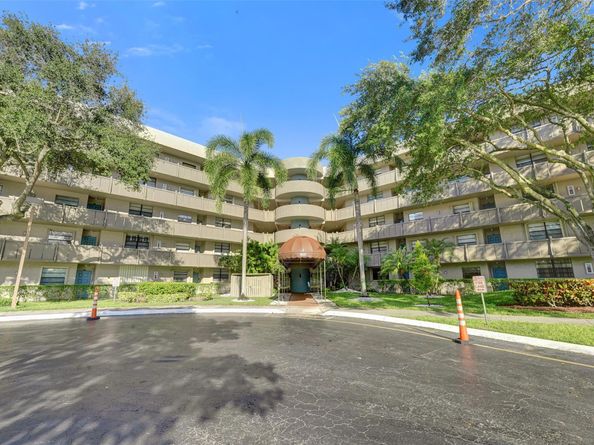900 Colony Point Cir 221, Pembroke Pines FL 33026
