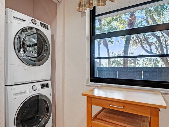 900 Colony Point Cir 221, Pembroke Pines FL 33026