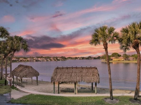 900 Colony Point Cir 221, Pembroke Pines FL 33026