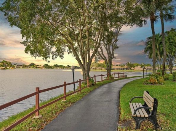 900 Colony Point Cir 221, Pembroke Pines FL 33026