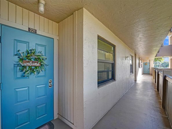 900 Colony Point Cir 221, Pembroke Pines FL 33026