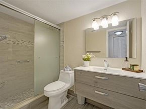 900 Colony Point Cir 221, Pembroke Pines FL 33026