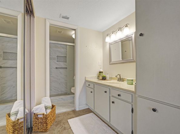 900 Colony Point Cir 221, Pembroke Pines FL 33026