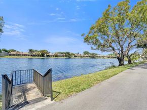 900 Colony Point Cir 221, Pembroke Pines FL 33026