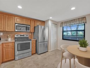 900 Colony Point Cir 221, Pembroke Pines FL 33026