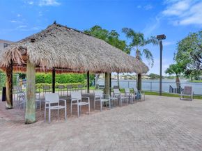 900 Colony Point Cir 221, Pembroke Pines FL 33026